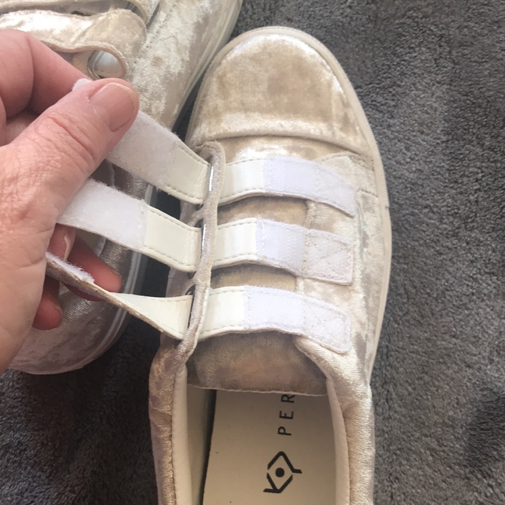 Katy Perry Velvet Sneakers “The Brielle” Tan Ivory Cream Women Size 7.5 - Picture 10 of 12